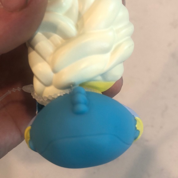 Disney Ducks Olaf and Elsa - Picture 7 of 9